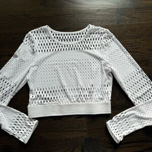 ALO Yoga White Fitted Long Sleeve Crop Blouse
